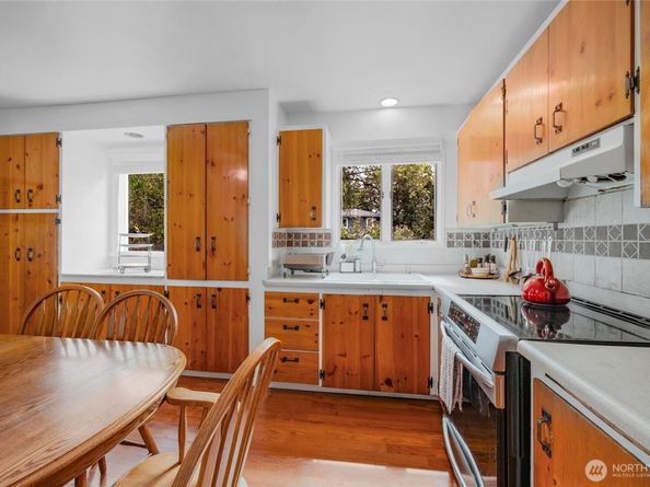 18011 83rd Avenue NE, Kenmore WA 98028