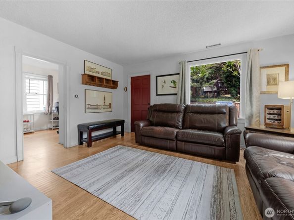 18011 83rd Avenue NE, Kenmore WA 98028