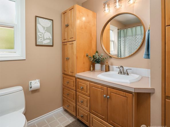 15815 SE 43rd Place, Bellevue WA 98006