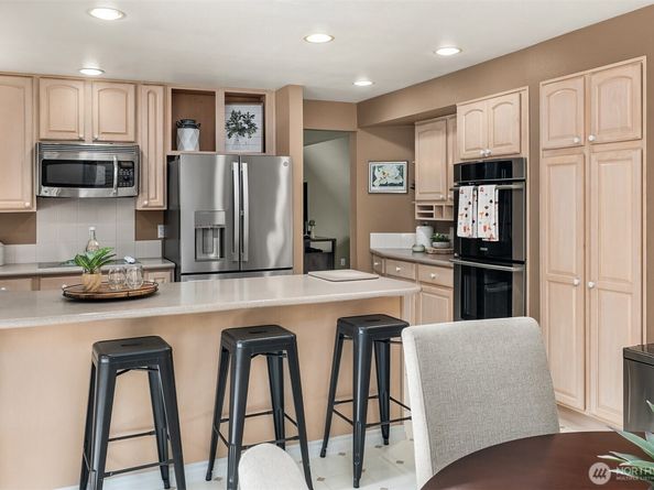 15815 SE 43rd Place, Bellevue WA 98006