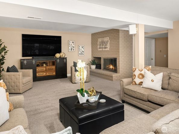 15815 SE 43rd Place, Bellevue WA 98006