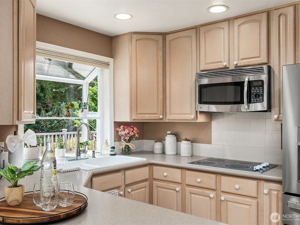 15815 SE 43rd Place, Bellevue WA 98006