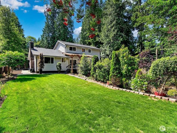 8215 184th Street SW, Edmonds WA 98026