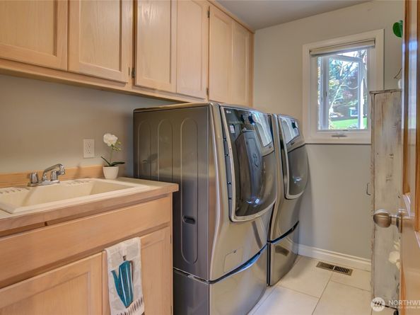 13943 209th Avenue NE, Woodinville WA 98077