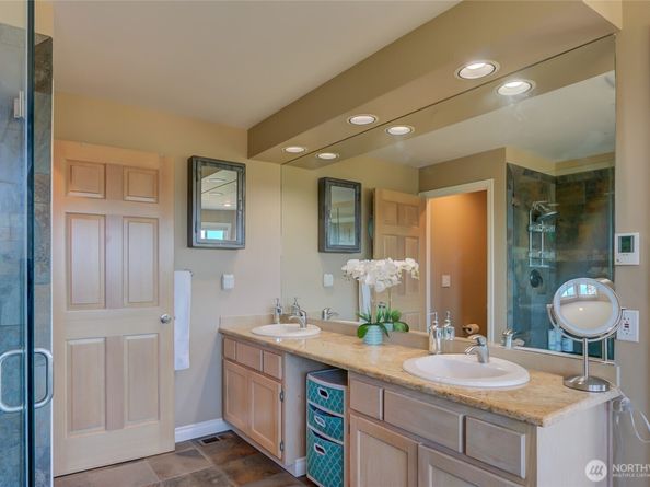 13943 209th Avenue NE, Woodinville WA 98077