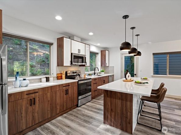 6737 25TH Avenue SW, Seattle WA 98106