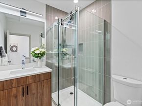 6737 25TH Avenue SW, Seattle WA 98106