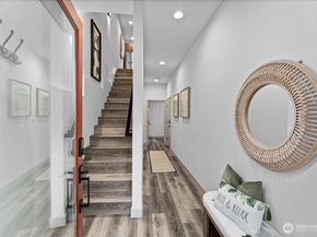 6737 25TH Avenue SW, Seattle WA 98106