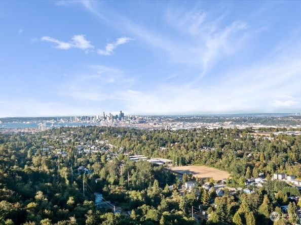 6737 25TH Avenue SW, Seattle WA 98106