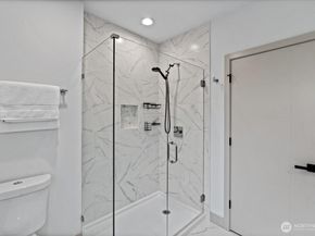 6737 25TH Avenue SW, Seattle WA 98106