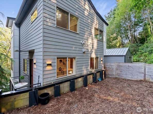 6737 25TH Avenue SW, Seattle WA 98106