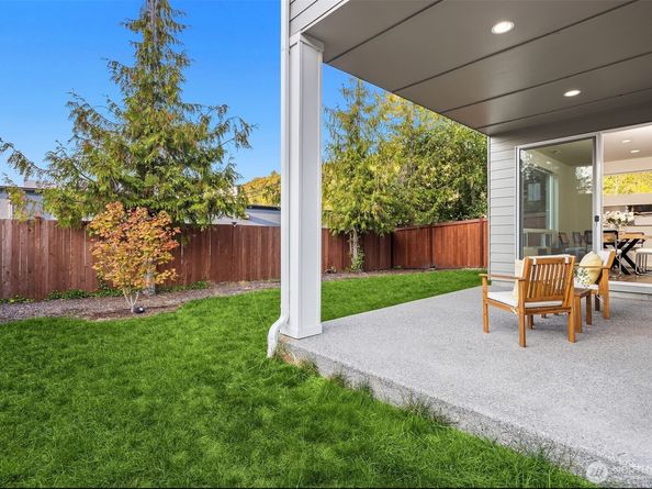 7025 225th Street SW, Mountlake Terrace WA 98043
