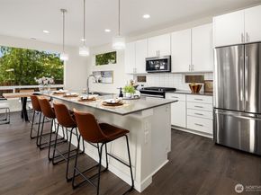 7025 225th Street SW, Mountlake Terrace WA 98043