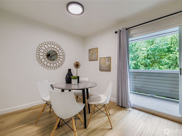12429 NE 130th Court G210, Kirkland WA 98034
