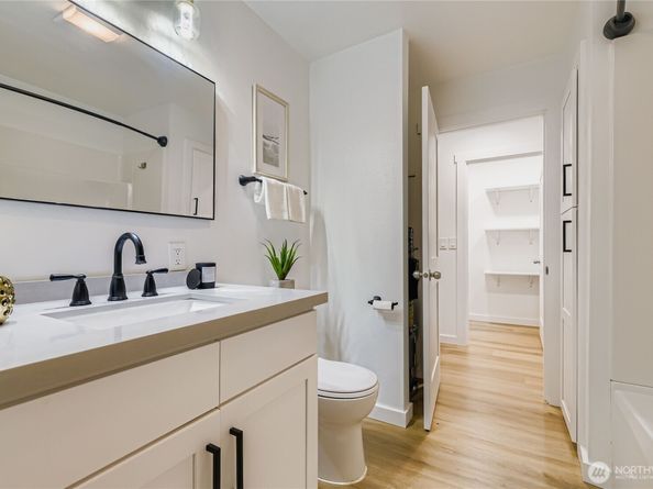 12429 NE 130th Court G210, Kirkland WA 98034