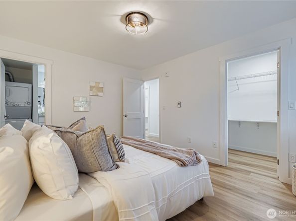 12429 NE 130th Court G210, Kirkland WA 98034