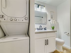 12429 NE 130th Court G210, Kirkland WA 98034