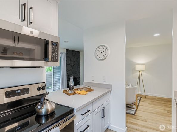 12429 NE 130th Court G210, Kirkland WA 98034