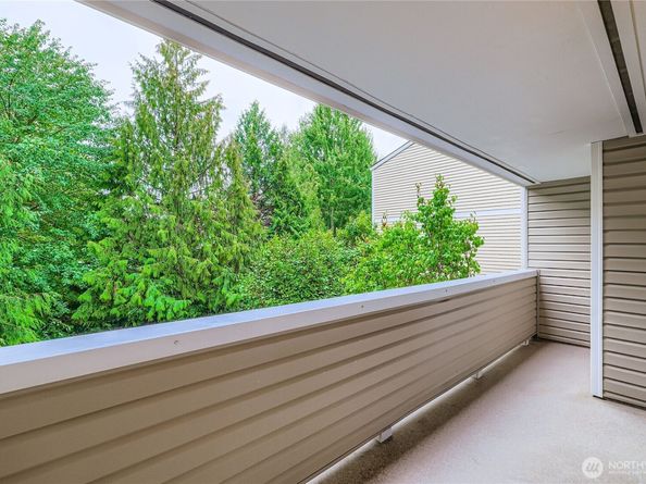 12429 NE 130th Court G210, Kirkland WA 98034