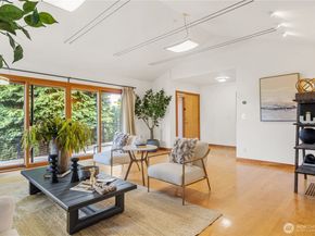 3831 W Lake Sammamish Pkwy NE, Redmond WA 98052