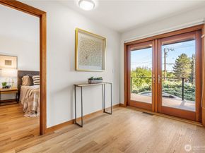 3831 W Lake Sammamish Pkwy NE, Redmond WA 98052