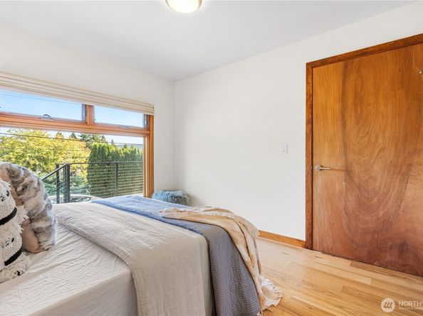3831 W Lake Sammamish Pkwy NE, Redmond WA 98052