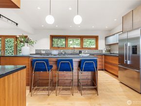 3831 W Lake Sammamish Pkwy NE, Redmond WA 98052