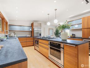 3831 W Lake Sammamish Pkwy NE, Redmond WA 98052