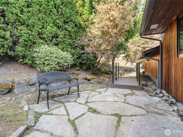 3831 W Lake Sammamish Pkwy NE, Redmond WA 98052