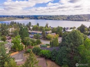 3831 W Lake Sammamish Pkwy NE, Redmond WA 98052