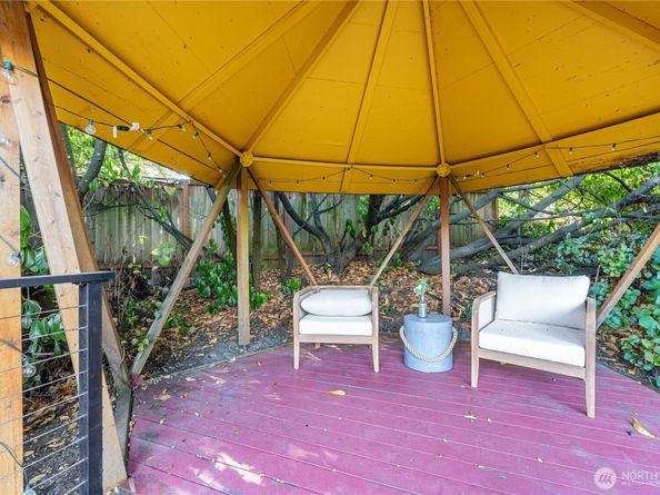 3831 W Lake Sammamish Pkwy NE, Redmond WA 98052