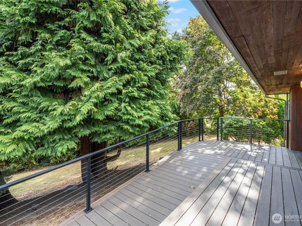 3831 W Lake Sammamish Pkwy NE, Redmond WA 98052