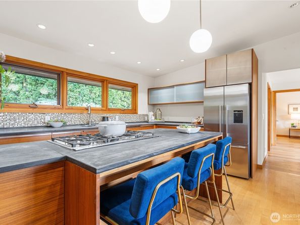 3831 W Lake Sammamish Pkwy NE, Redmond WA 98052