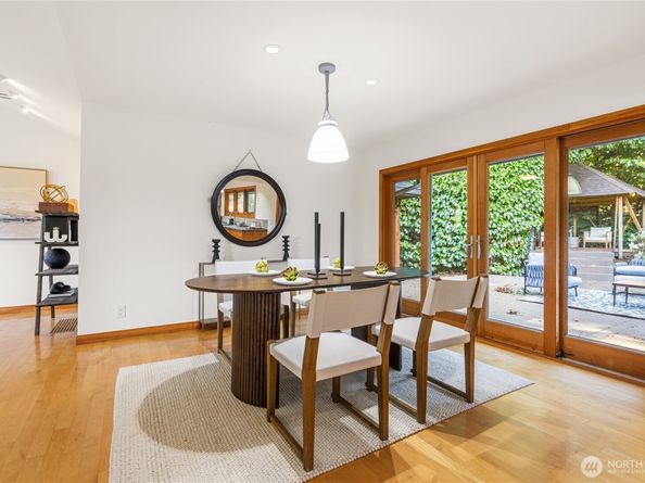 3831 W Lake Sammamish Pkwy NE, Redmond WA 98052