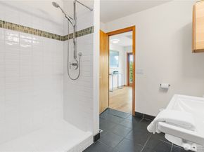 3831 W Lake Sammamish Pkwy NE, Redmond WA 98052