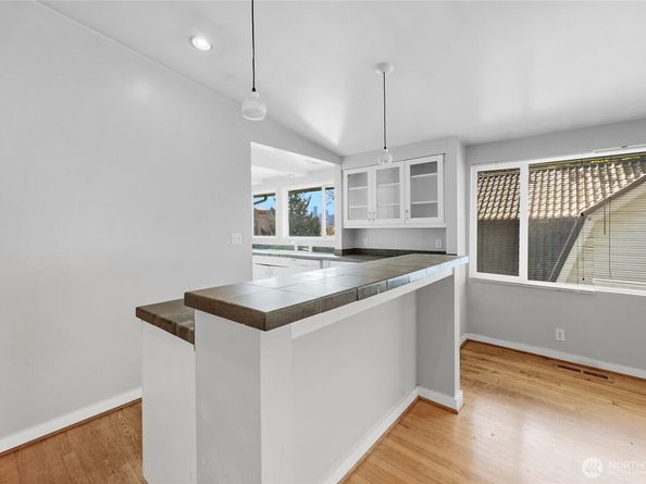 223 W Kinnear Place, Seattle WA 98119