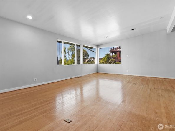 223 W Kinnear Place, Seattle WA 98119