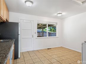 2807 NE 16th Street, Renton WA 98056