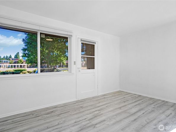 2807 NE 16th Street, Renton WA 98056