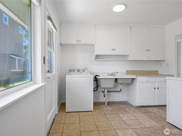 2807 NE 16th Street, Renton WA 98056