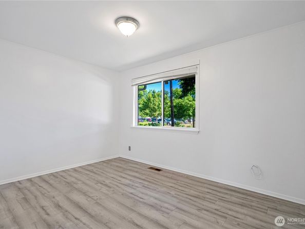2807 NE 16th Street, Renton WA 98056