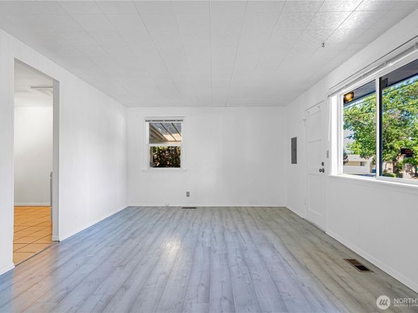 2807 NE 16th Street, Renton WA 98056