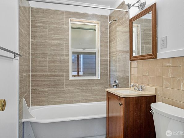 2807 NE 16th Street, Renton WA 98056