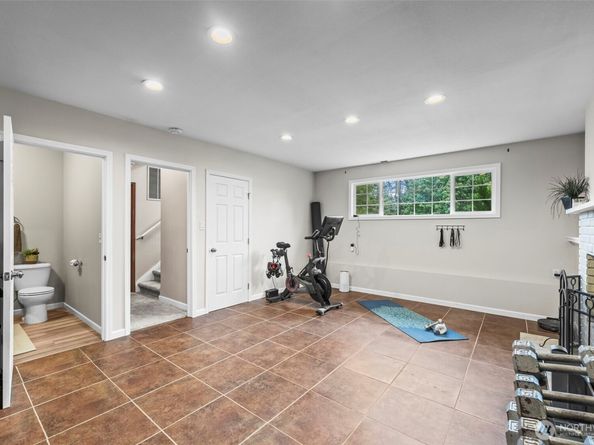 9155 Kristi Court NW, Bremerton WA 98311