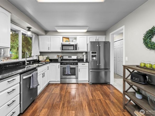 9155 Kristi Court NW, Bremerton WA 98311