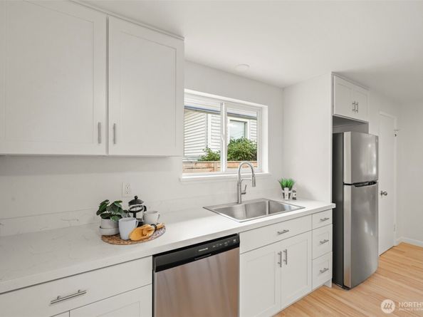 9728 57th Avenue S A, Seattle WA 98118