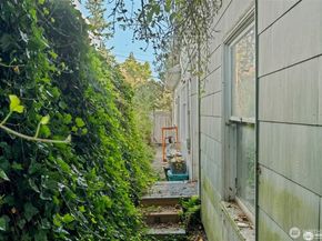 341 NE 51st Street, Seattle WA 98105