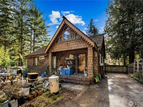 2552 NE 168th Street, Lake Forest Park WA 98155