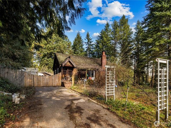 2552 NE 168th Street, Lake Forest Park WA 98155