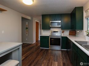 110 SW 325th Place, Federal Way WA 98003